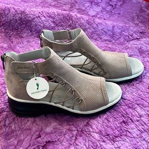 Jambu Naomi sandals in Light Beige